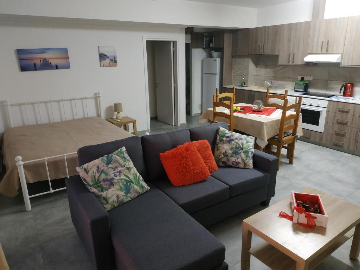 Adonis Apartment パ フォス エクステリア 写真